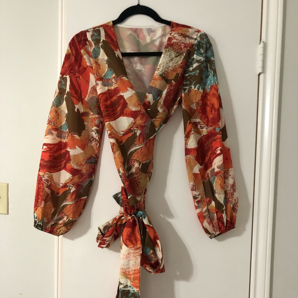 BOUTIQUE LONG SLEEVE WRAP TOP